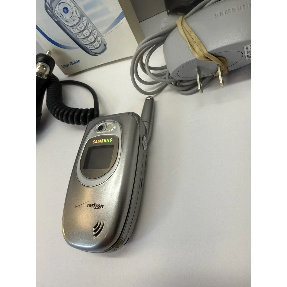 Samsung SCH-A670 - Gray and Silver ( Verizon ) Bundle